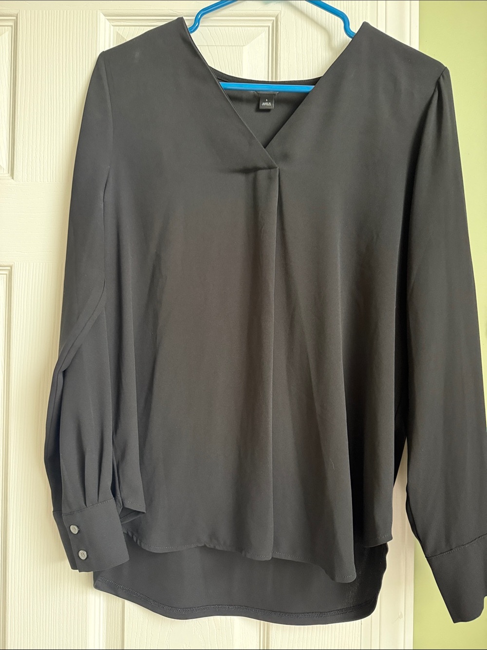 Ann Taylor Black V-Neck Long Sleeve Blouse